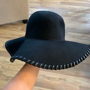 Black felt floppy hat